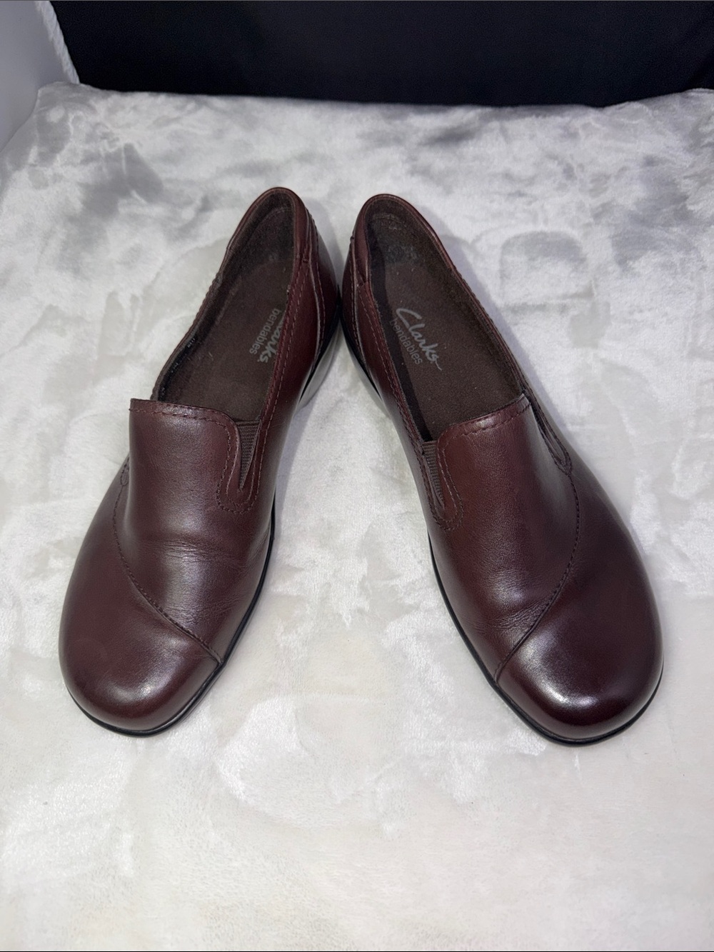 EUC Clarks Bendable Dark Brown Leather Slip-On Loafers